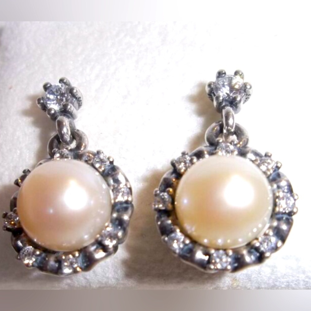 Pandora retired, pearl earrings, beautiful, and perfect condition